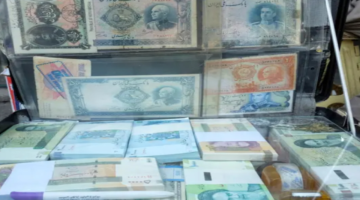 انخفاض قياسي في الريال الإيراني يعمق أزمة العملة